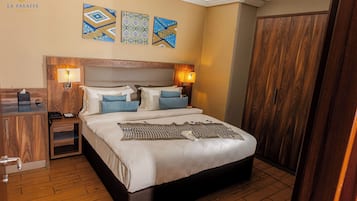 Executive Apartment, 2 Bedrooms | Hypo-allergenic bedding available, Tempur-Pedic beds, minibar