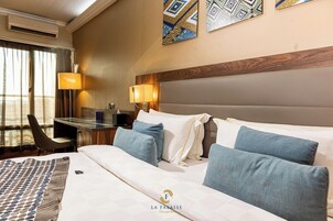 Apartamento ejecutivo, 2 habitaciones | Ropa de cama hipoalergénica, colchones Tempur-Pedic, minibar