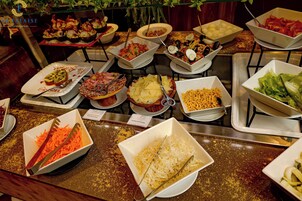 Se ofrece un desayuno bufé todos los días (por un coste adicional)