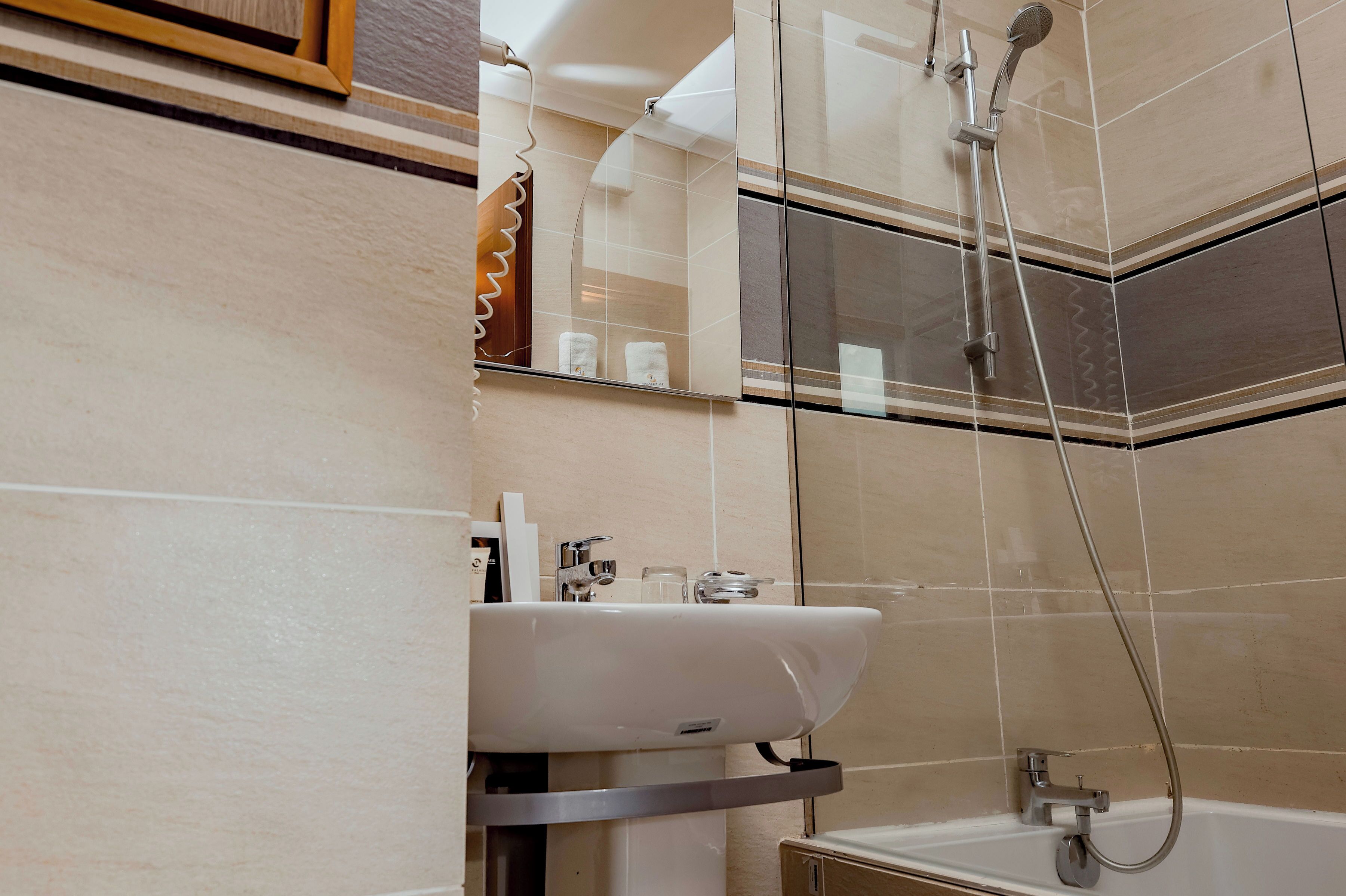 Deluxe Suite | Bathroom