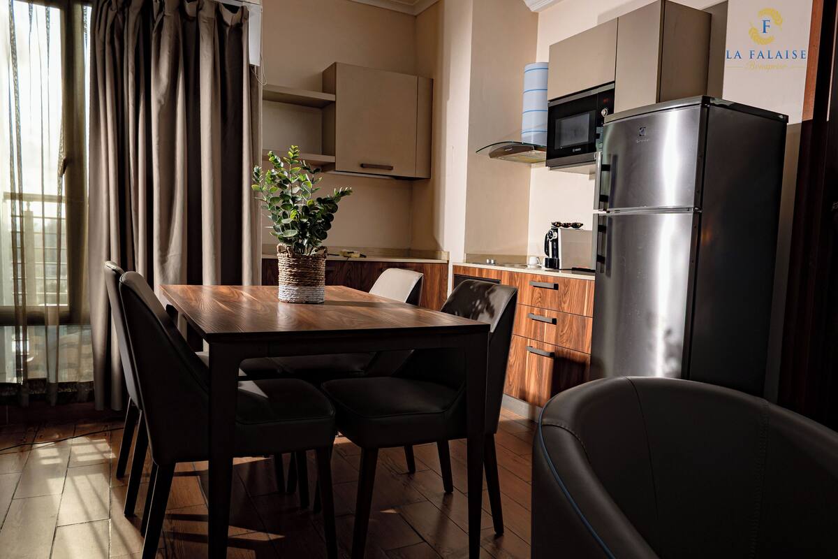 Deluxe Apartment, 2 Bedrooms, Kitchenette | Private kitchen | Coffee/tea maker, electric kettle