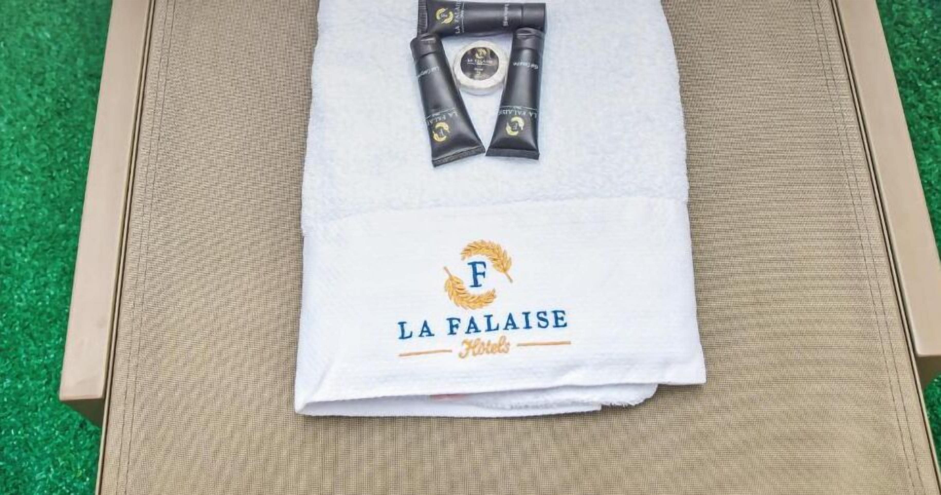 1 bedroom, hypo-allergenic bedding, tempur-pedic beds, minibar