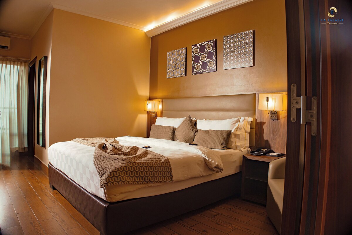 Executive Room | Hypo-allergenic bedding, Tempur-Pedic beds, minibar, in-room safe