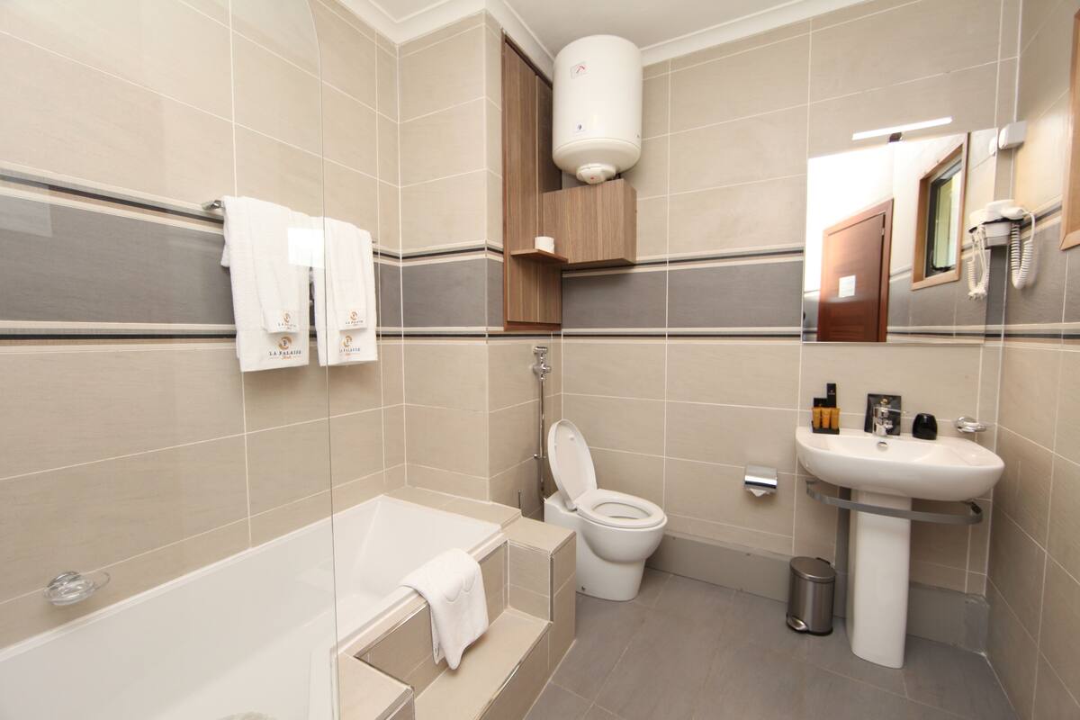 double or twin room | bathroom | combined shower/bathtub, deep-soaking bathtub, rainfall showerhead