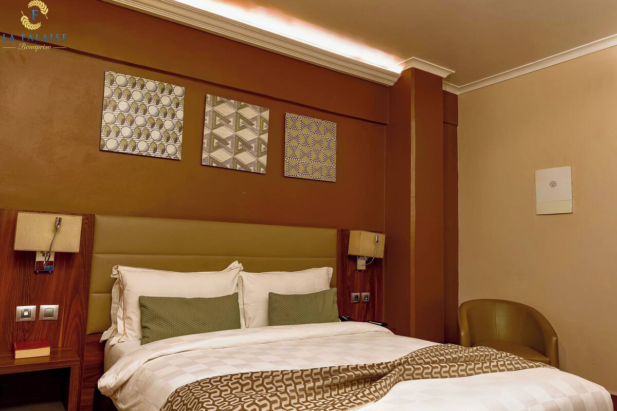 Deluxe Room | Hypo-allergenic bedding, Tempur-Pedic beds, minibar, in-room safe
