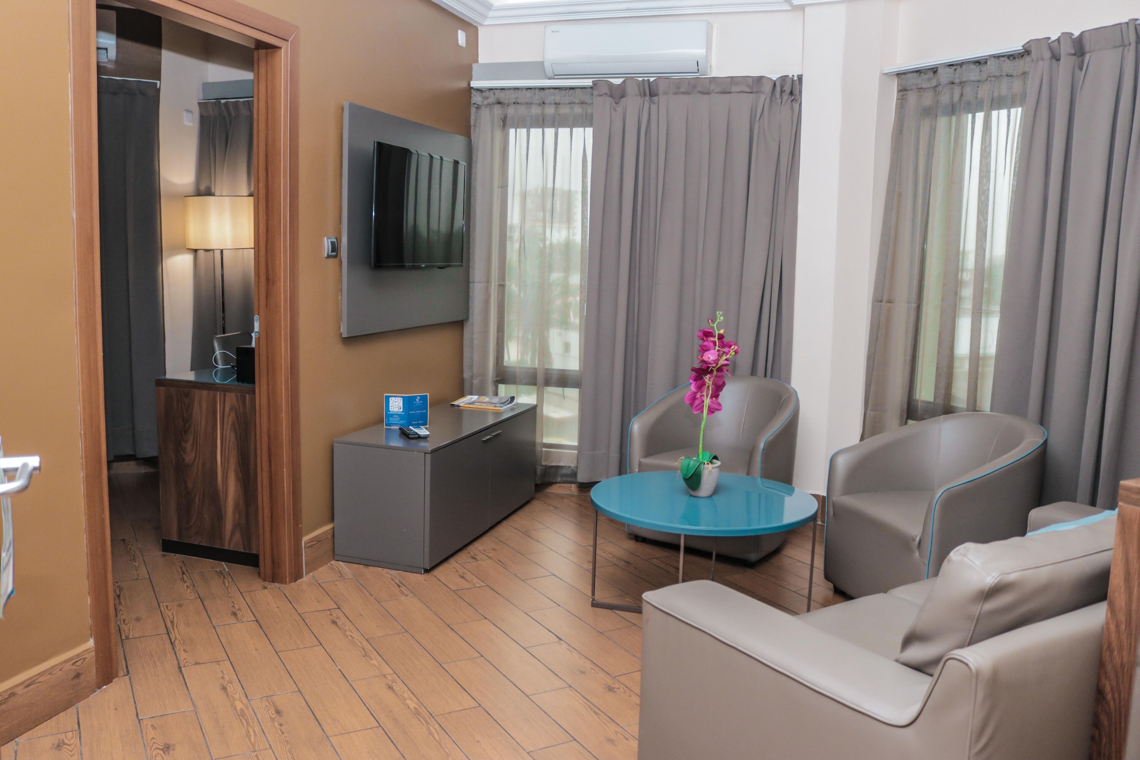 deluxe suite | 1 bedroom, hypo-allergenic bedding, tempur-pedic beds, minibar