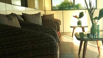 Ropa de cama hipoalergénica, colchones Tempur-Pedic y minibar