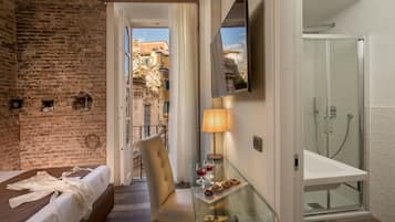 Deluxe Double Room | Premium bedding, down comforters, in-room safe, individually decorated