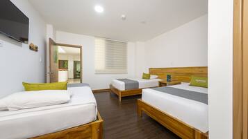 Quarto triplo standard | Wi-Fi de cortesia, roupa de cama