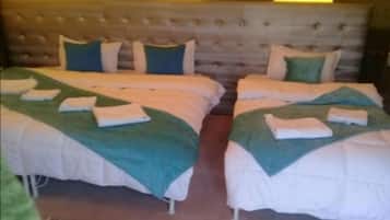 In-room safe, desk, bed sheets