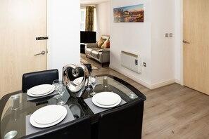 Lägenhet Superior - privat badrum (2 Bedroom) | Restaurang