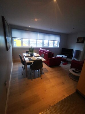 Apartment, Private Bathroom (Sleeps 5) | Lounge