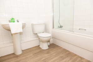 Superior Apartment, Private Bathroom (2 Bedroom) | Bathroom