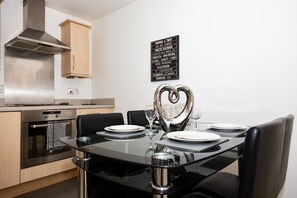 公寓, 私人浴室 (2 Bedroom - Sleeps 5) | 私人廚房