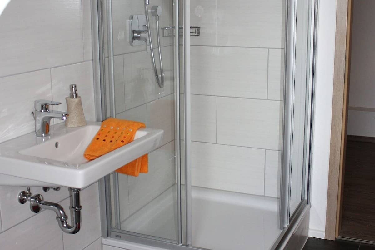 standard apartment, private bathroom | bathroom