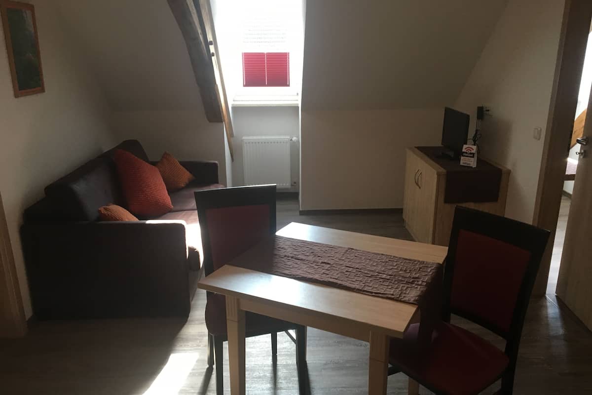 Deluxe Triple Room, Private Bathroom