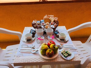 Desk, rollaway beds, free WiFi, bed sheets - Anthea B&B (Ercolano)