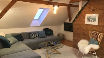 Apartment, 3 Bedrooms, Balcony, Mountain View | Living area | 42-inch flat-screen TV with cable channels, LCD TV