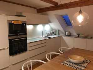 Appartement, 3 chambres, balcon, vue montagne | Cuisine privée