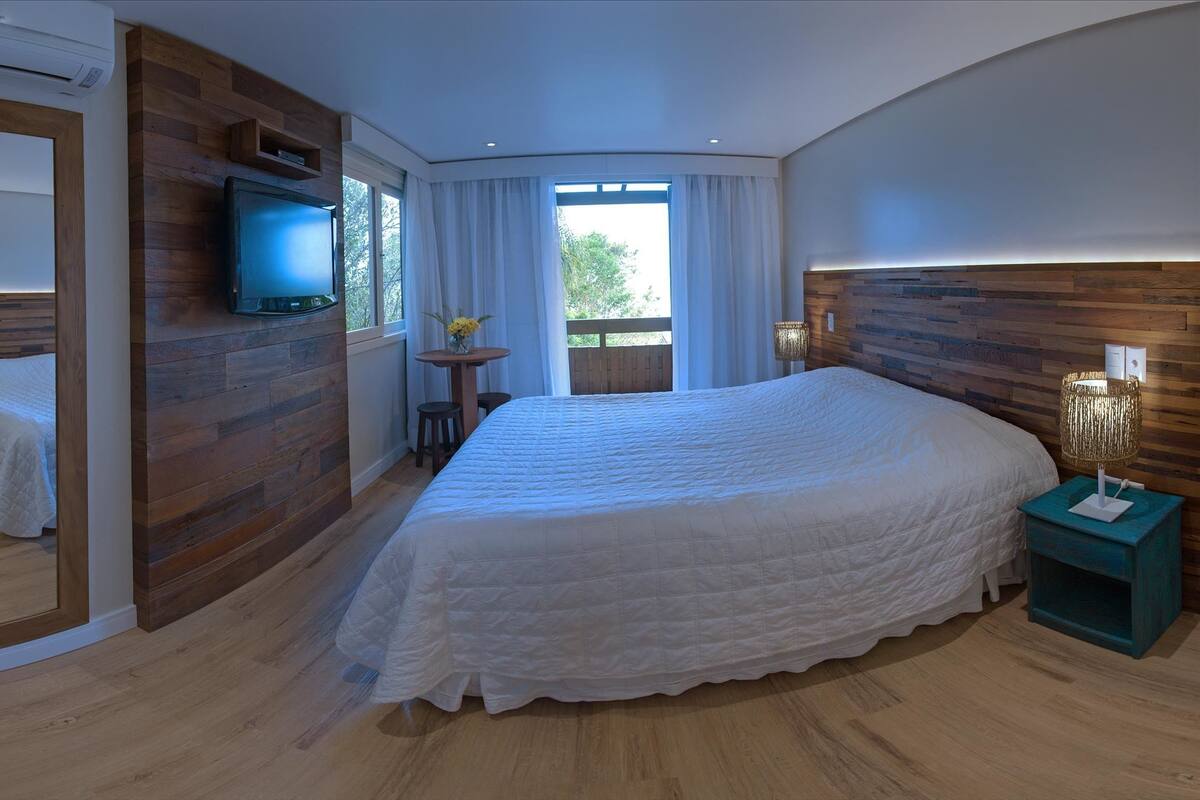 Loft | Premium bedding, minibar, blackout curtains