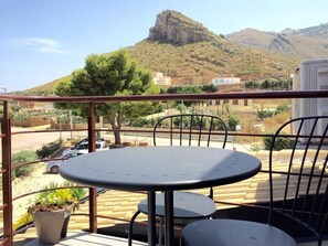 Traditional-Doppelzimmer, Balkon, Talblick | Terrasse/Patio