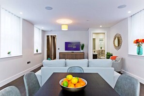 Interior - Luxury 2 bed with lift ac and concierge (London)