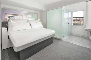Premium bedding, memory-foam beds, in-room safe, blackout curtains - YOTEL Edinburgh (Edinburgh)