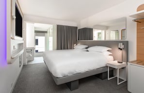 Premium bedding, memory foam beds, in-room safe, blackout drapes - YOTEL Edinburgh (Edinburgh)