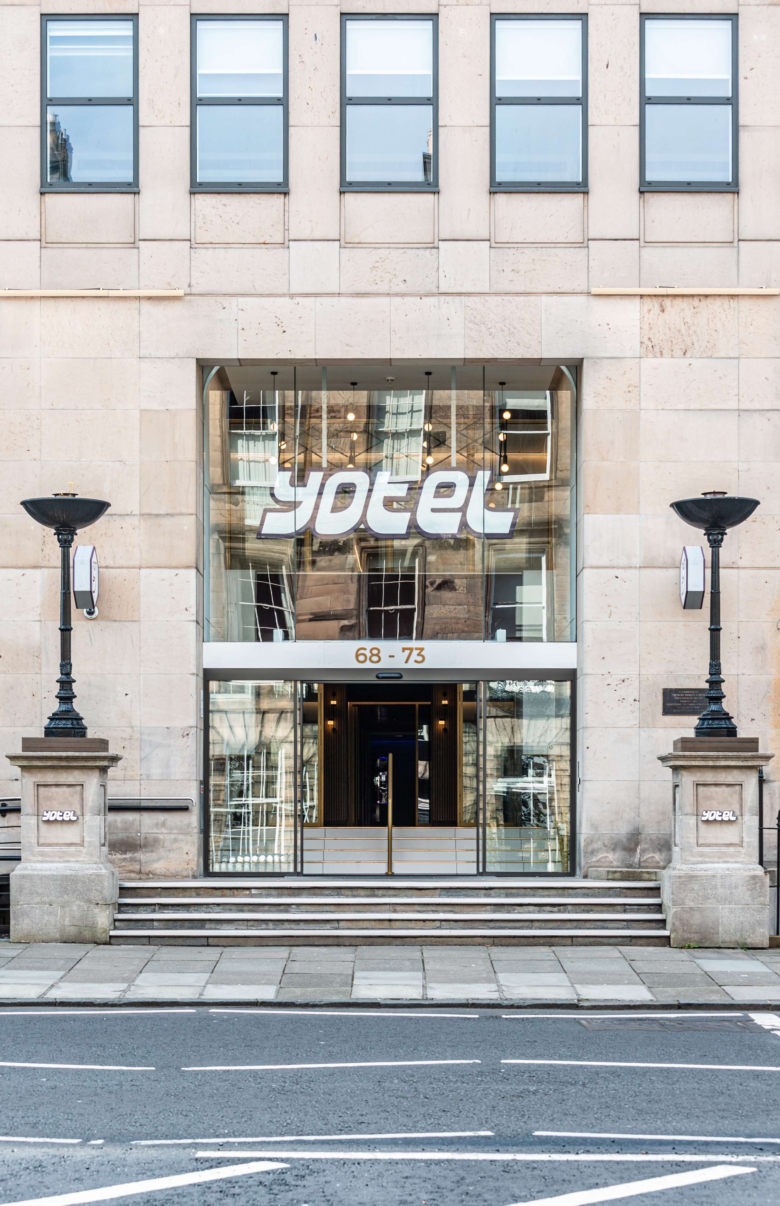 Pintu masuk properti