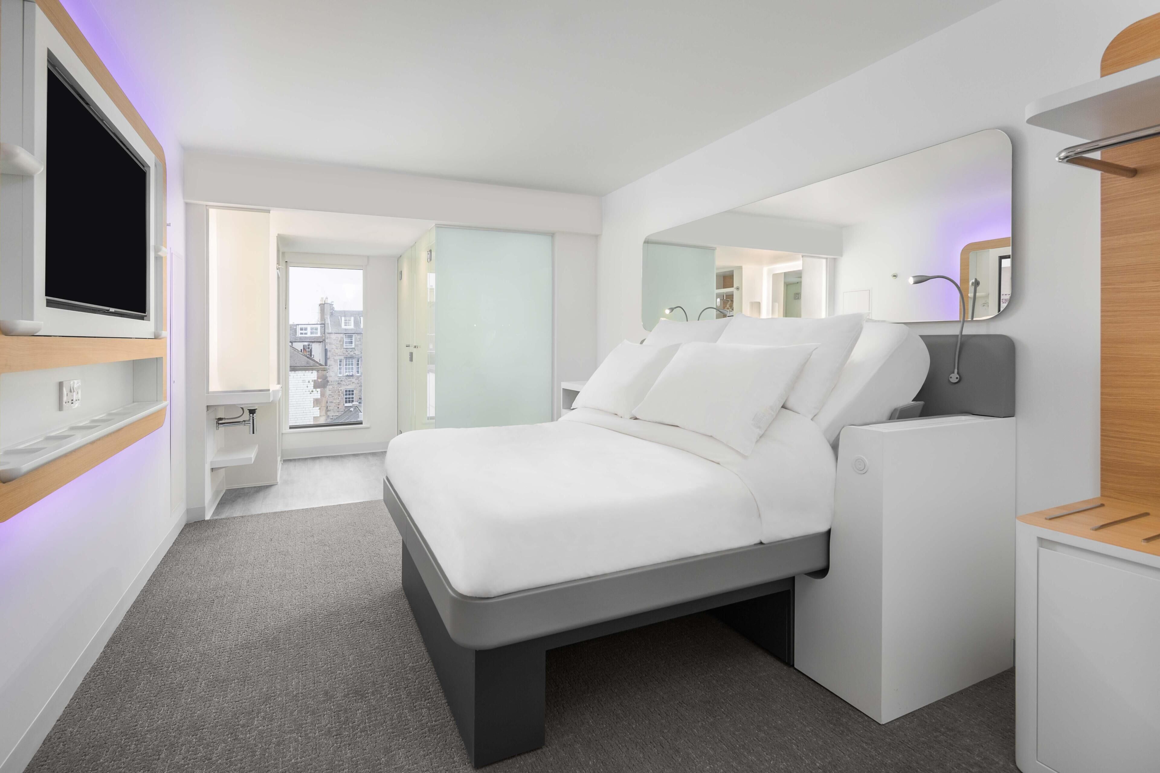 Sengetøy av topp kvalitet, memory foam-senger og safe på rommet