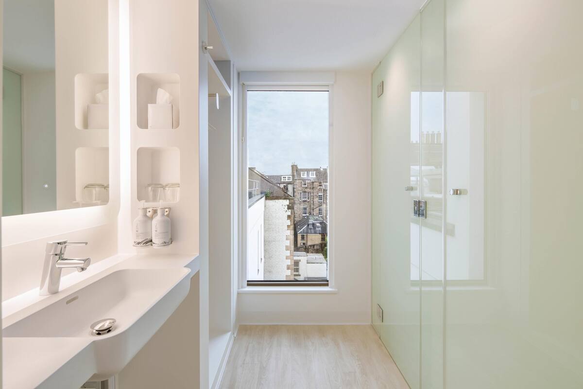 Bathroom shower