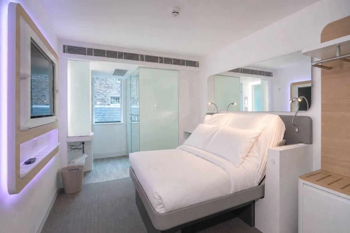 Tweepersoonskamer, 1 queensize bed | Luxe beddengoed, bedden met traagschuimmatrassen, een kluis op de kamer