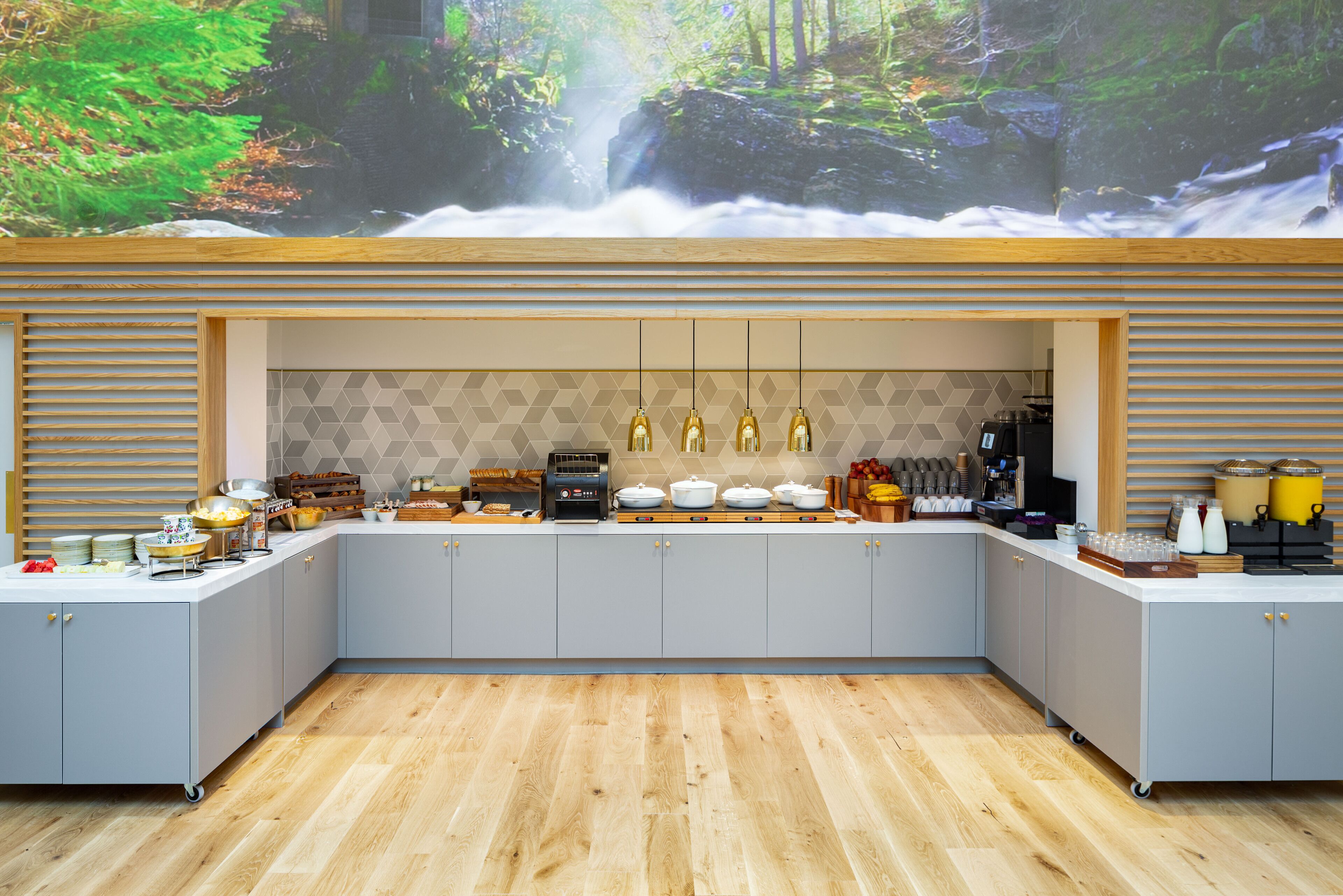 Morgenmadsbuffet hver dag (16 GBP pr. person)