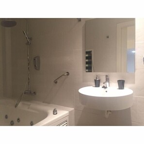 Hårtørrer, håndklæder, Sæbe, Shampoo