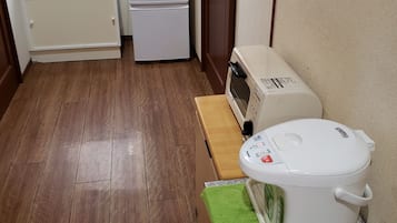 Fridge, microwave