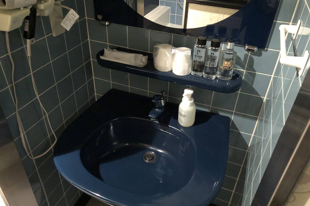 room, smoking (run of house) | desk, laptop workspace, iron/ironing board, free wifi