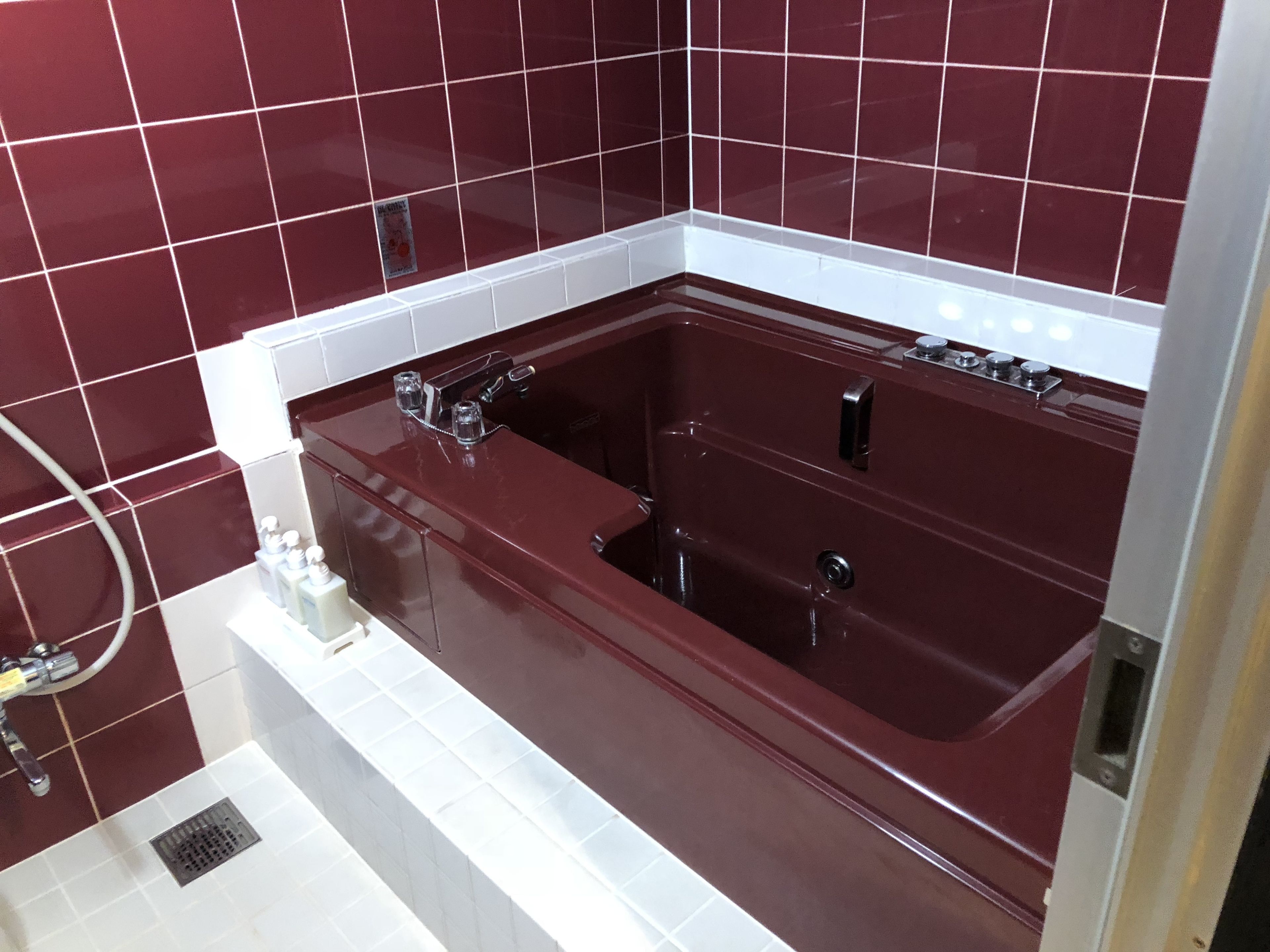 standard room, smoking | bathroom | separate bathtub and shower, free toiletries, hair dryer, slippers