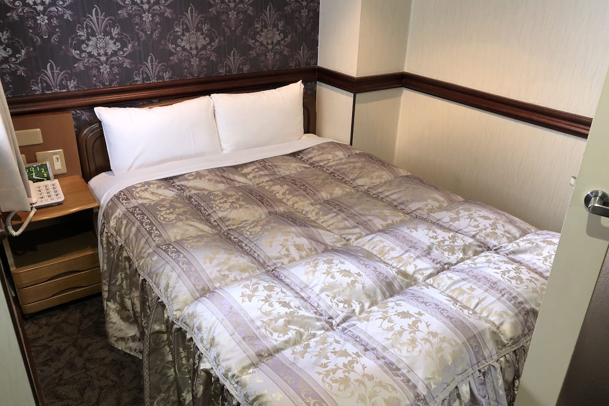 room, smoking (run of house) | desk, laptop workspace, iron/ironing board, free wifi