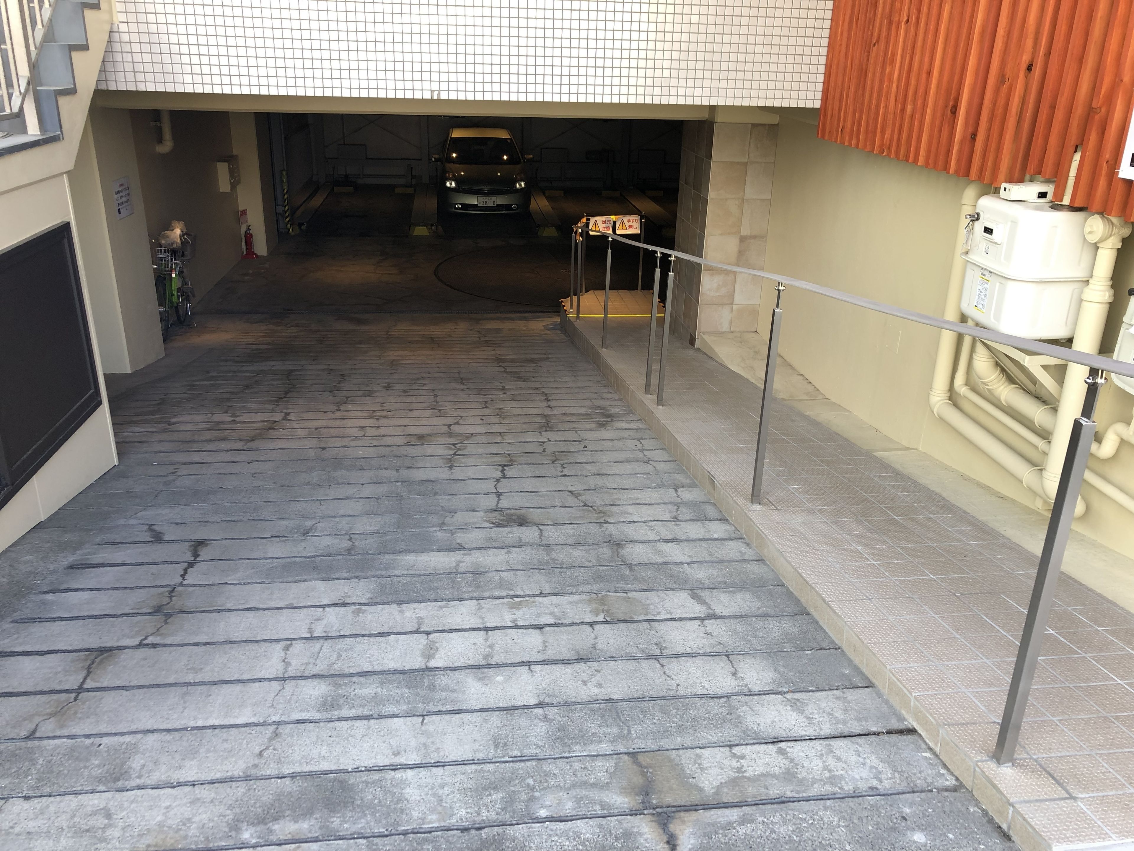 self-parking (surcharge) 500 per night