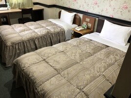 Deluxe Twin Room, Smoking | Desk, laptop workspace, iron/ironing board, free WiFi