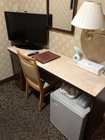 Habitación estándar, no fumadores | Escritorio y espacio para trabajar con un portátil