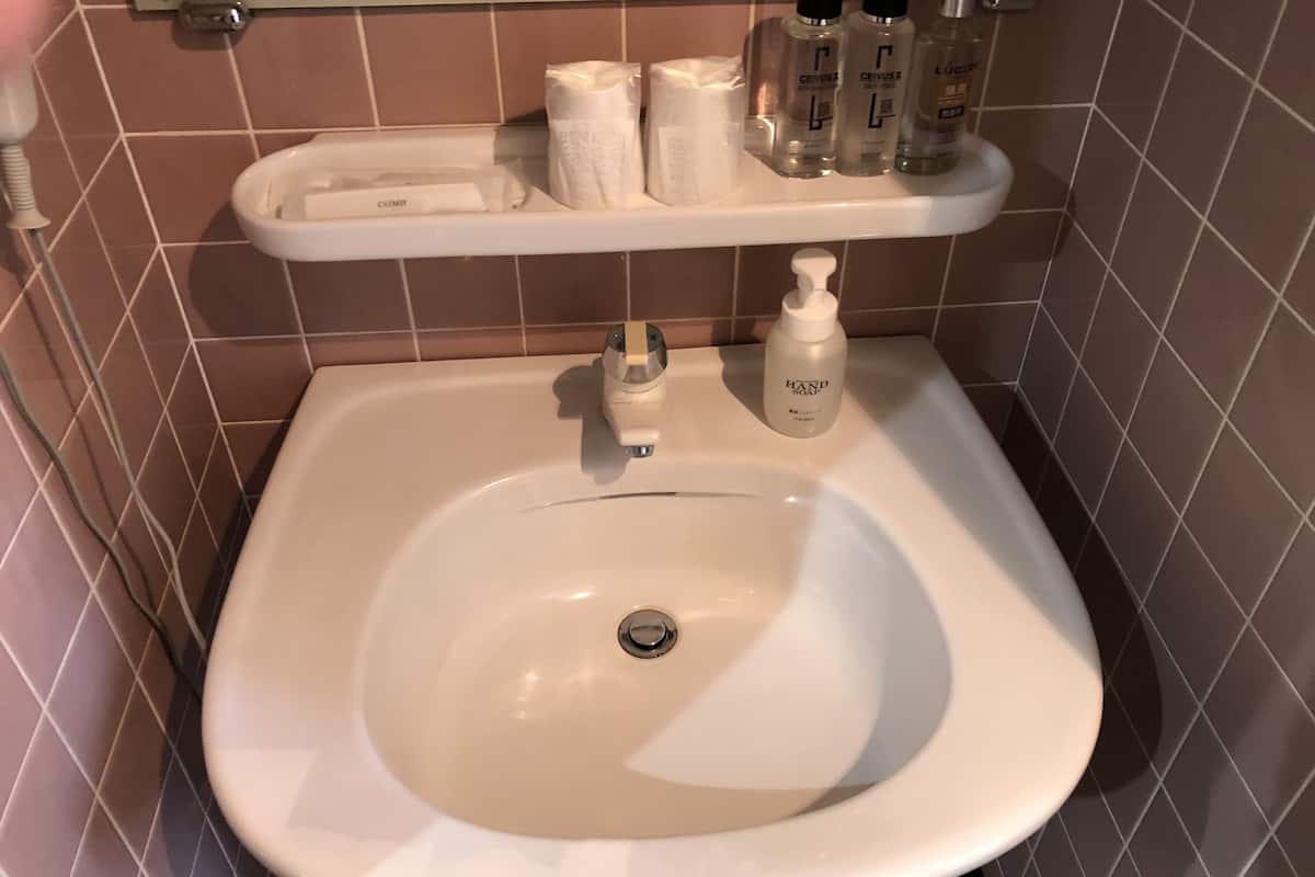 deluxe room, smoking | room amenity