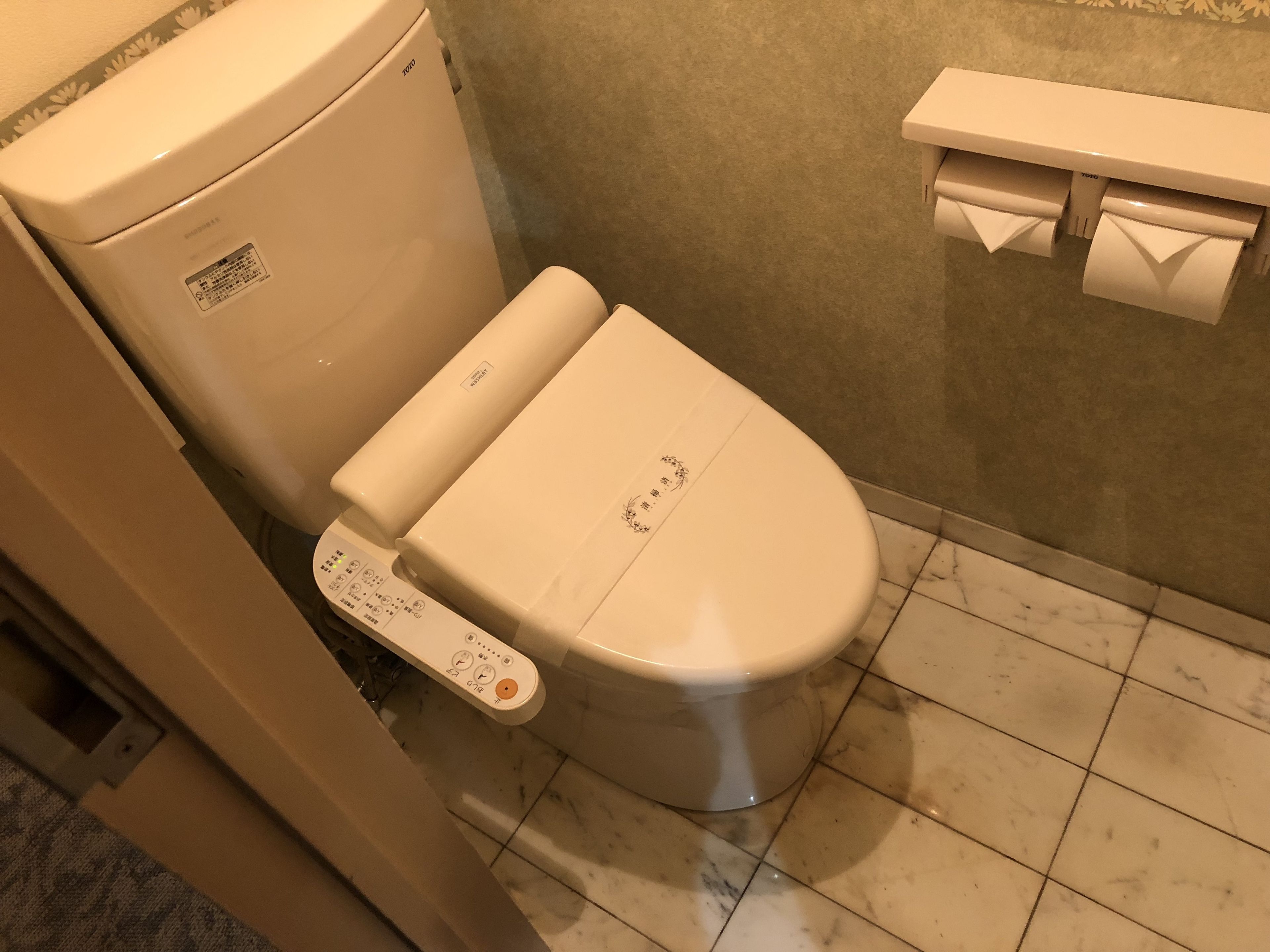 room, smoking (run of house) | room amenity