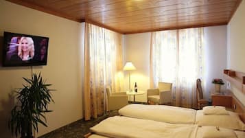 Double Room | In-room safe, desk, free WiFi, bed sheets