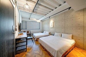 Individually decorated, individually furnished, desk, laptop workspace -  Blue House (Hualien City)