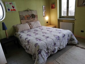 Down duvets, desk, free WiFi