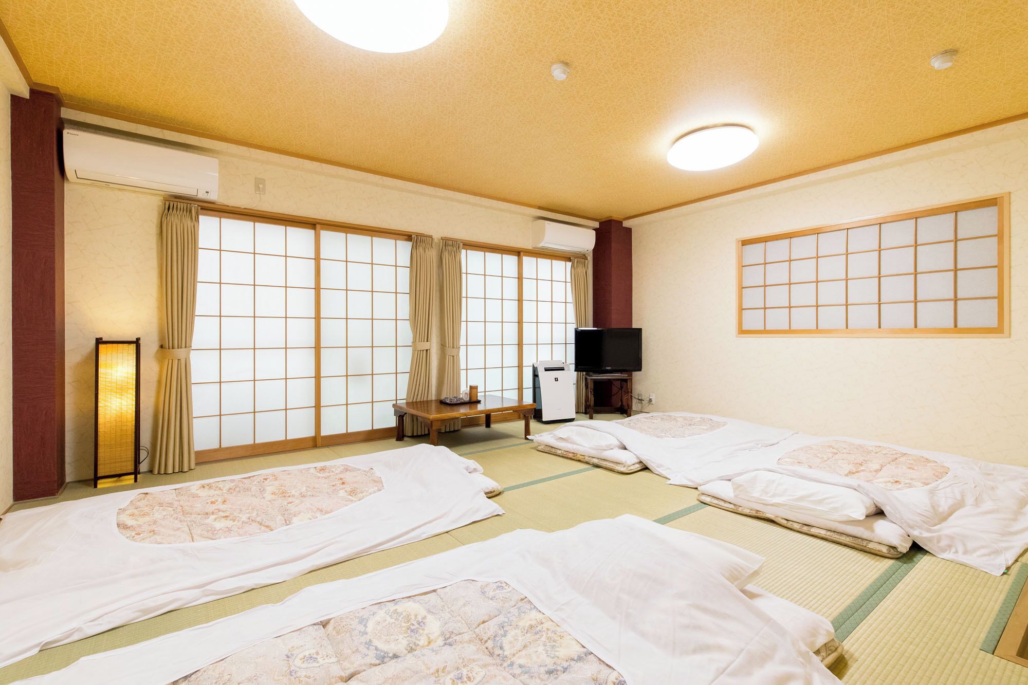 Blackout curtains, free WiFi, bed sheets