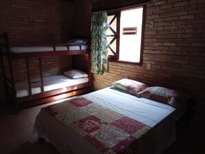 Kamar Basic, pemandangan pantai (5) | Tirai kedap cahaya, setrika/meja setrika, Wi-Fi gratis, dan seprai linen