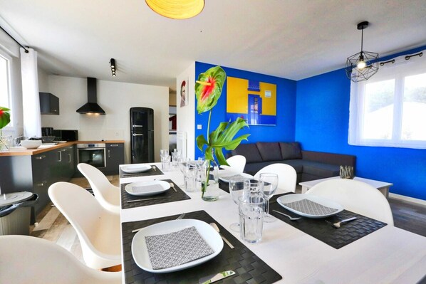 Villa, Non Smoking (Portugal) | Private kitchen | Fridge, microwave, oven, stovetop