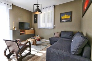 Villa, Smoking (South Africa) | Living room | TV
